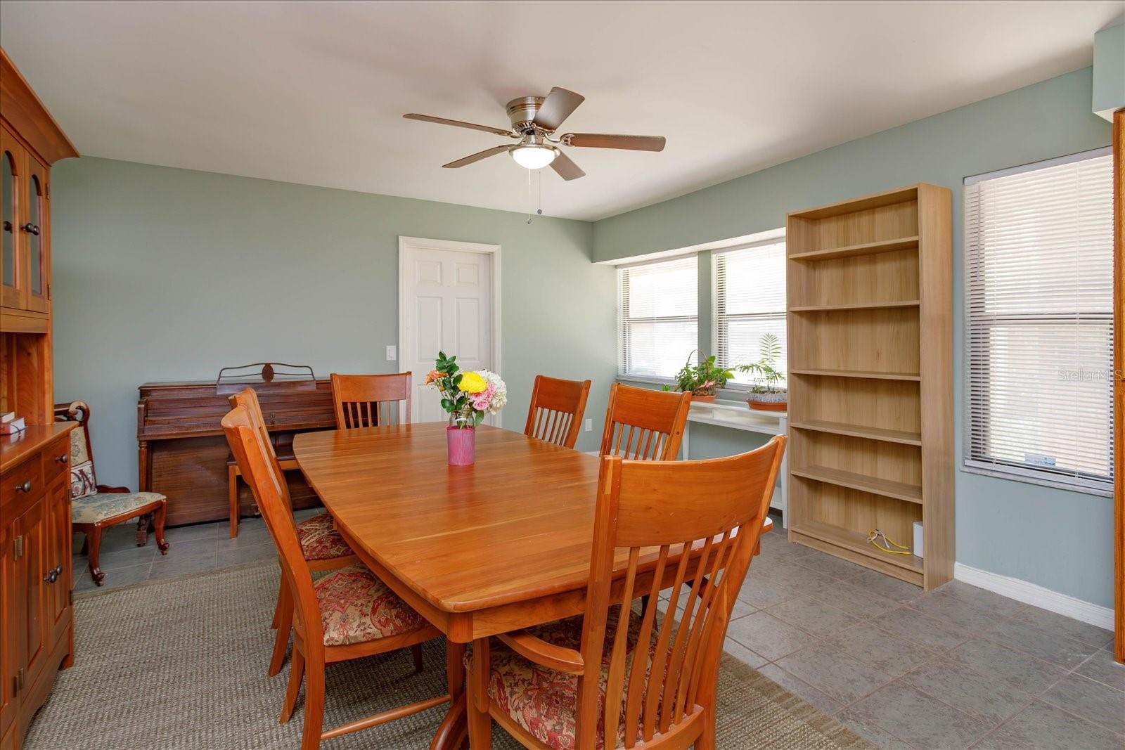 Image 13 of 28 For 7254 Della Drive