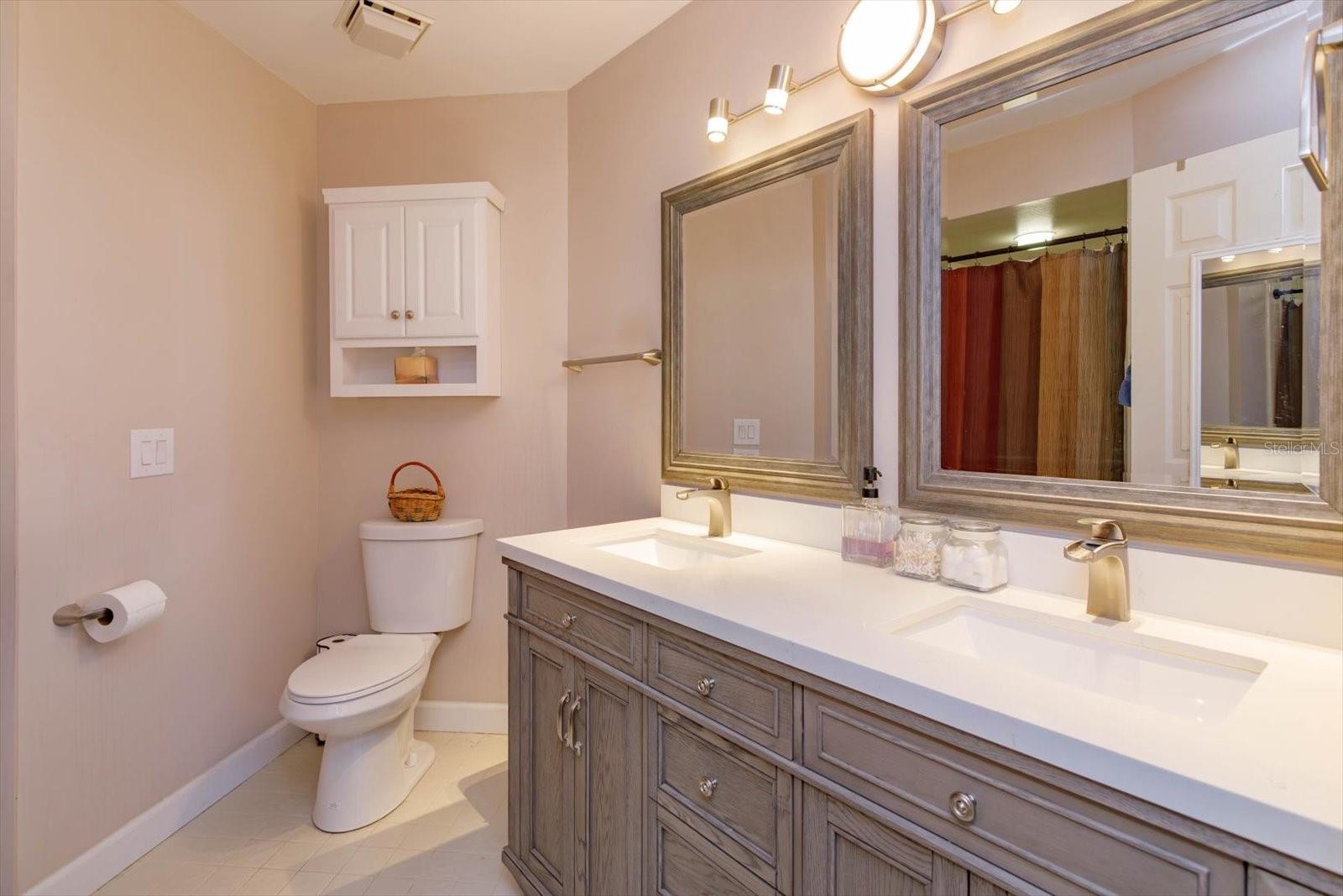 Image 18 of 28 For 7254 Della Drive