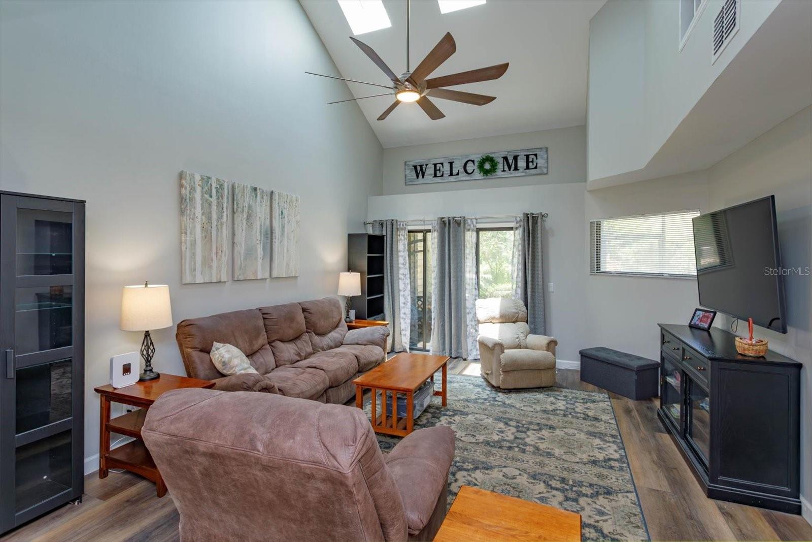 Image 6 of 28 For 7254 Della Drive