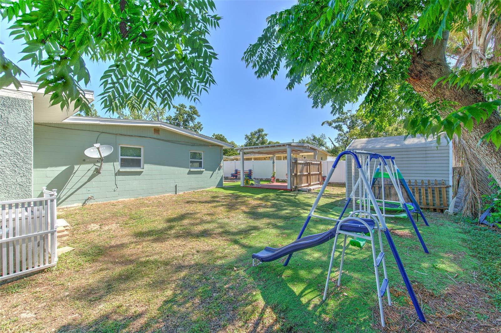 Image 41 of 57 For 505 Hedge Row Road