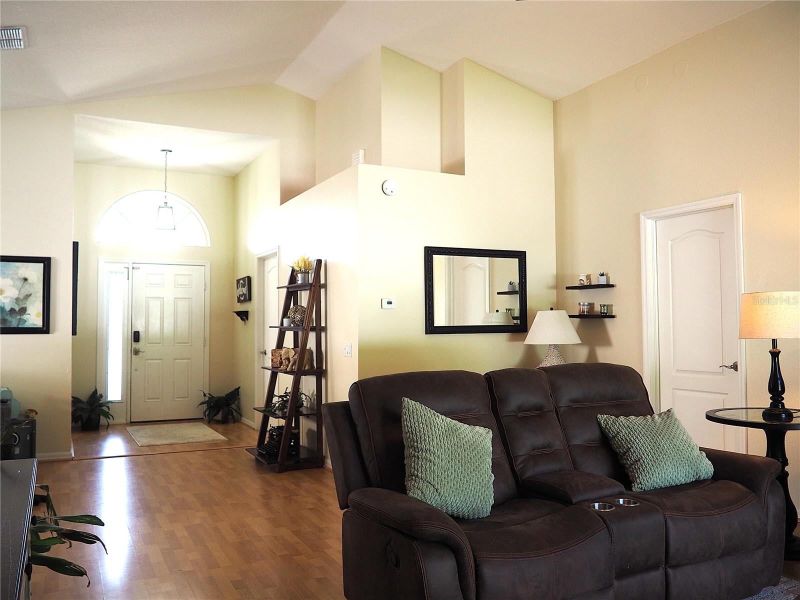 Image 6 of 28 For 30643 Tremont Drive