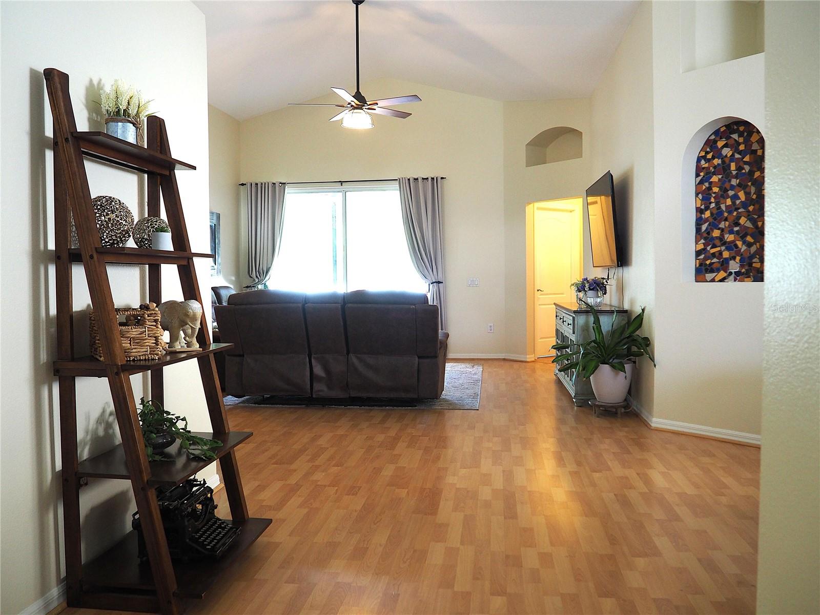 Image 7 of 28 For 30643 Tremont Drive