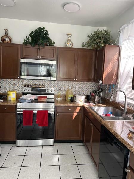 Image 4 of 17 For 3772 Huntwicke Boulevard