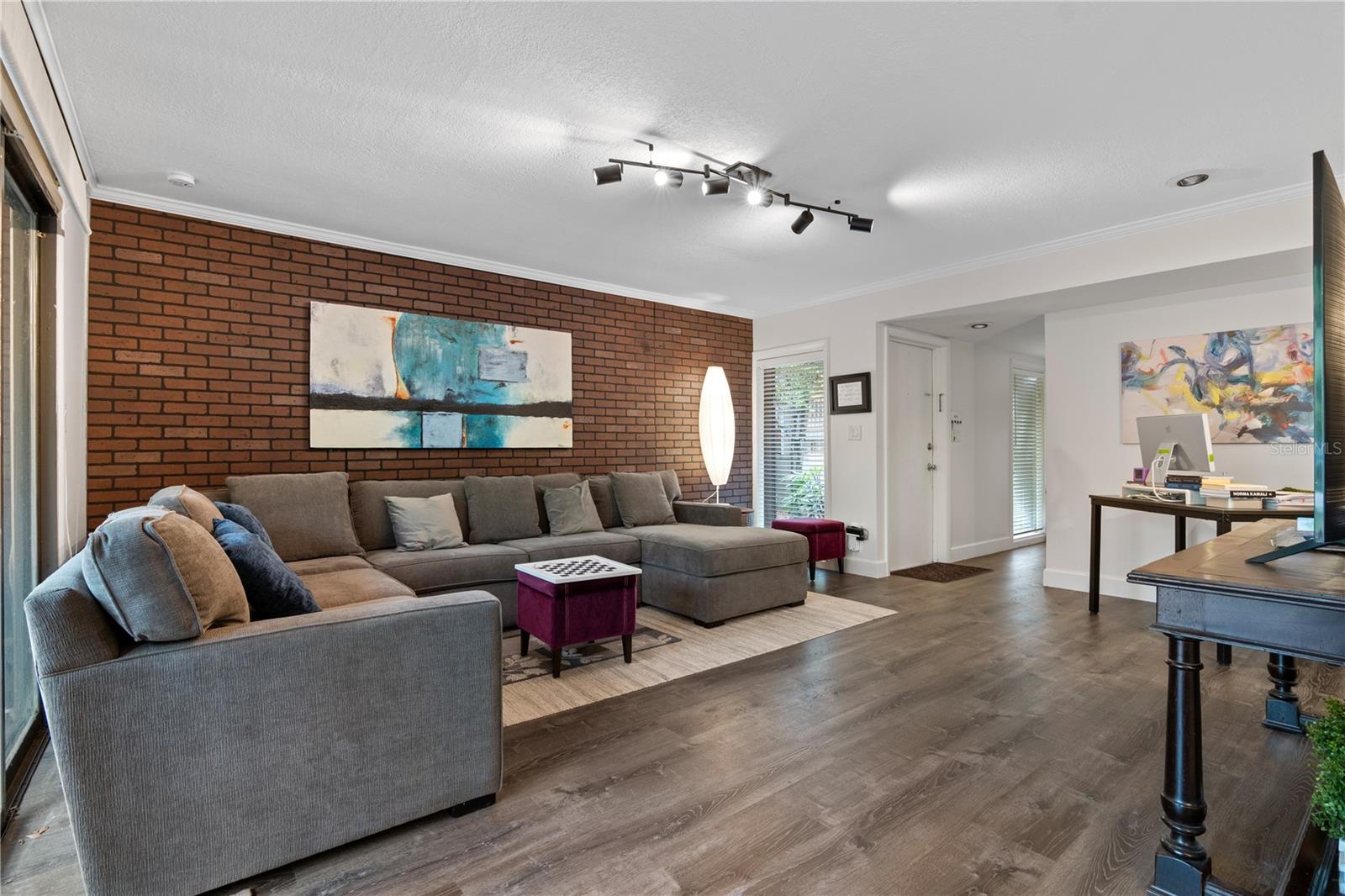 Image 5 of 57 For 111 Crown Oaks Way 101