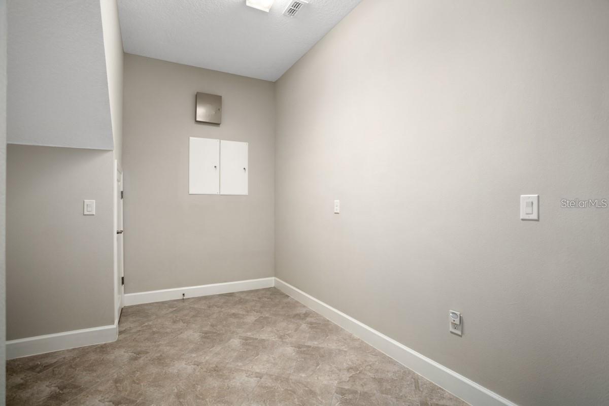 Image 11 of 43 For 13865 Granger Avenue