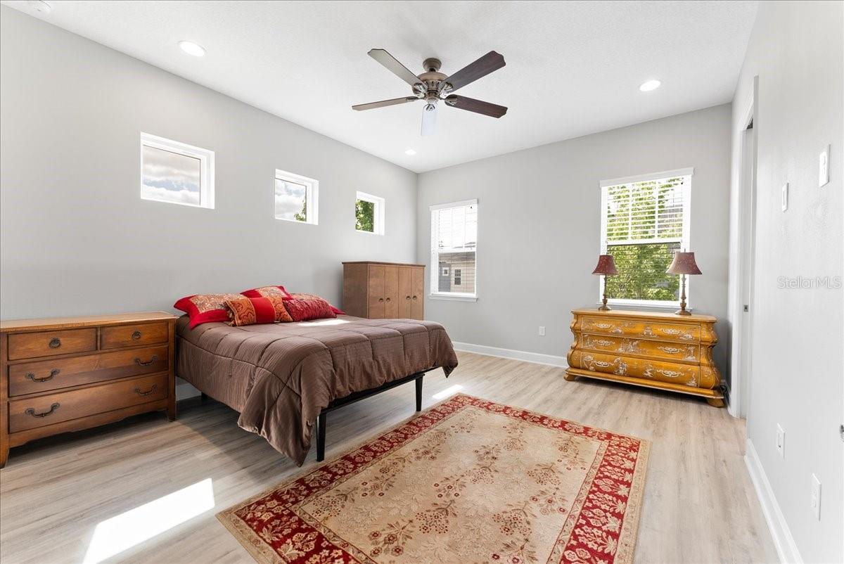 Image 30 of 43 For 13865 Granger Avenue