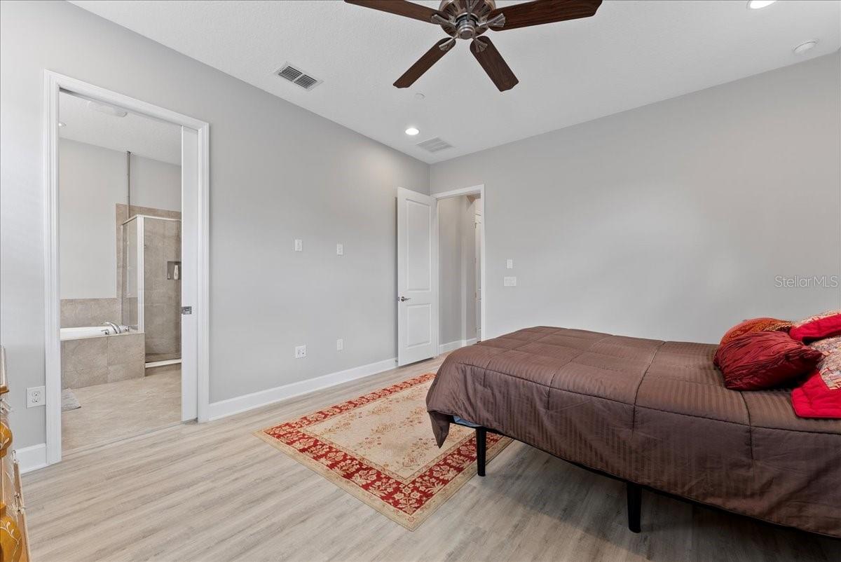 Image 32 of 43 For 13865 Granger Avenue