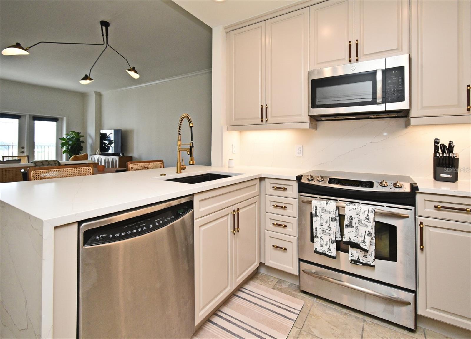 Image 11 of 29 For 2305 Edgewater Drive 1604
