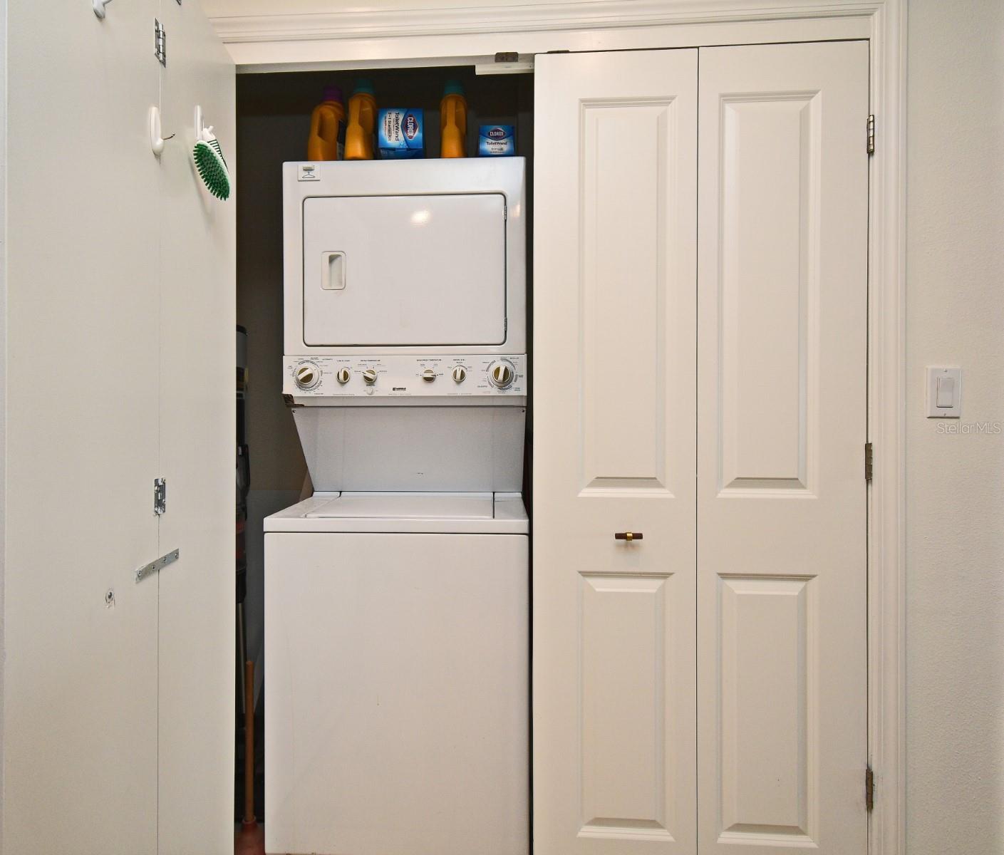 Image 13 of 29 For 2305 Edgewater Drive 1604