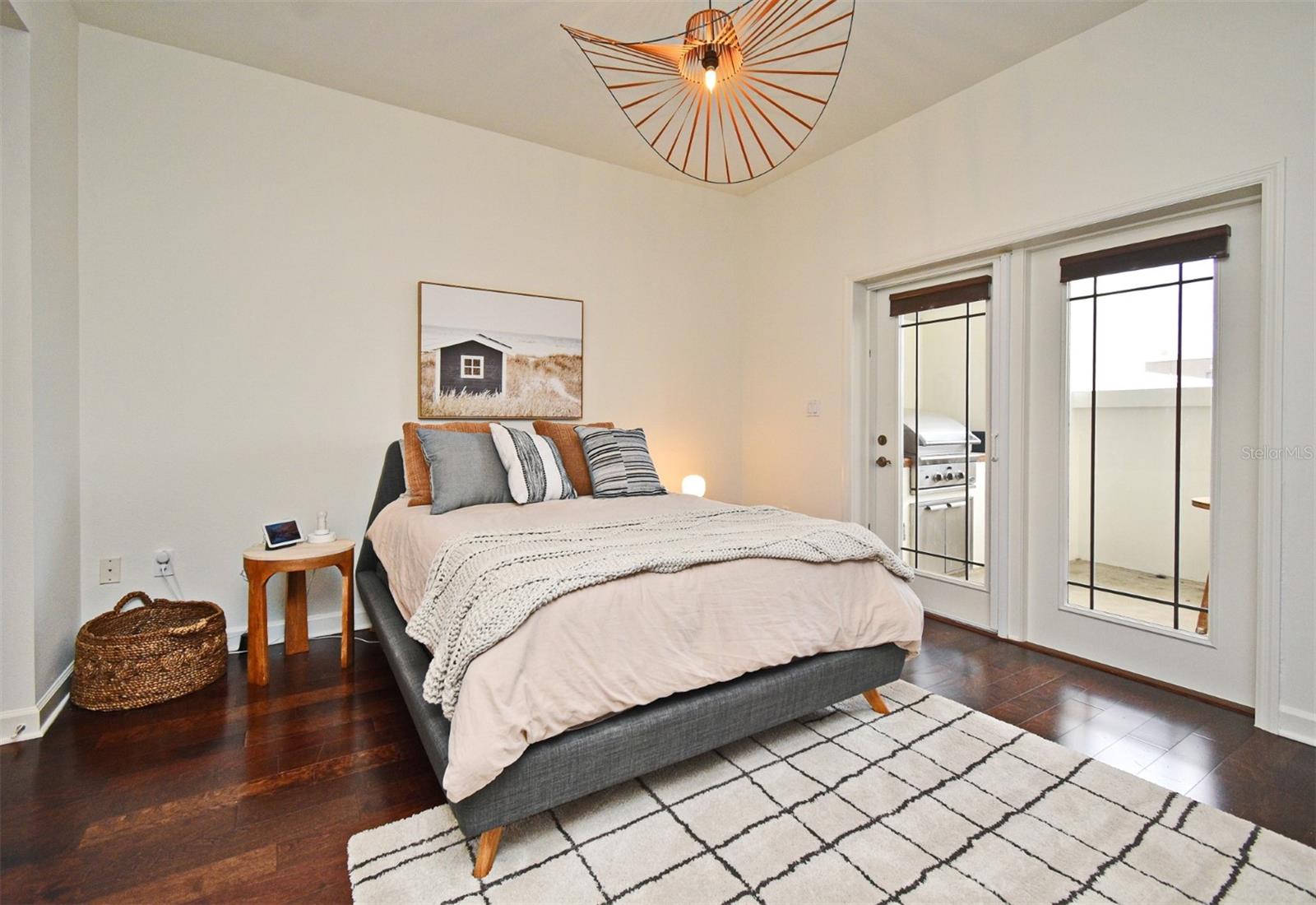 Image 15 of 29 For 2305 Edgewater Drive 1604