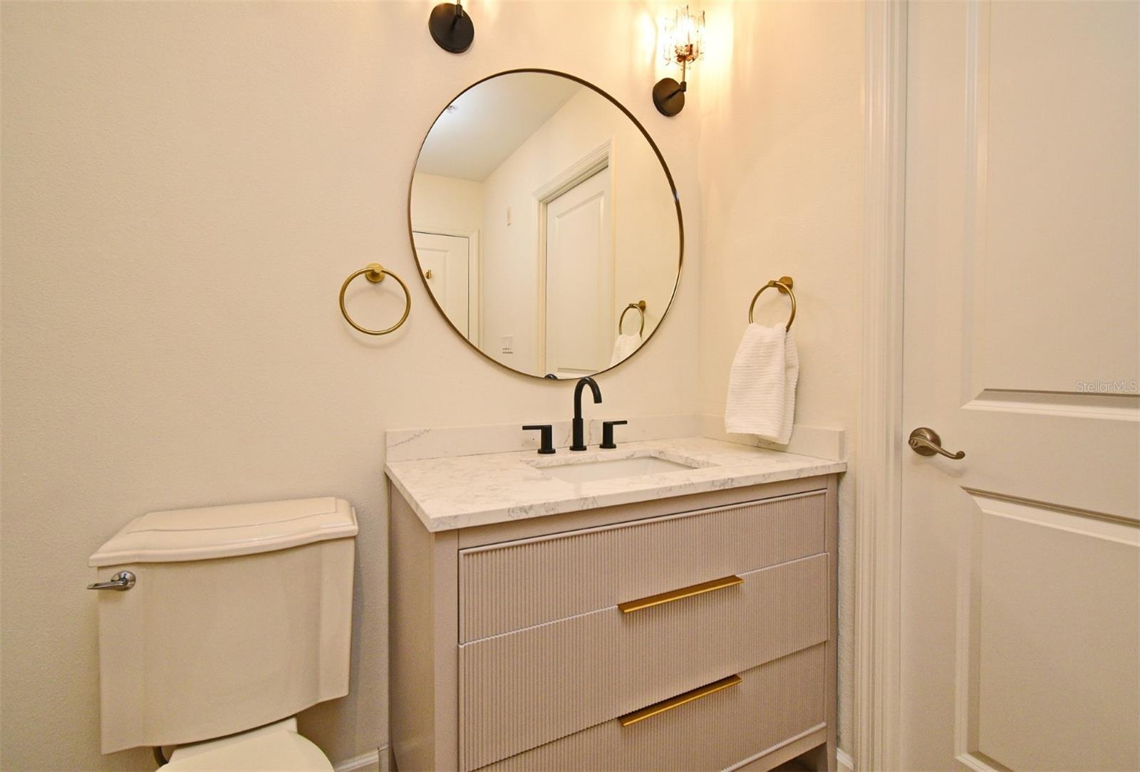 Image 17 of 29 For 2305 Edgewater Drive 1604