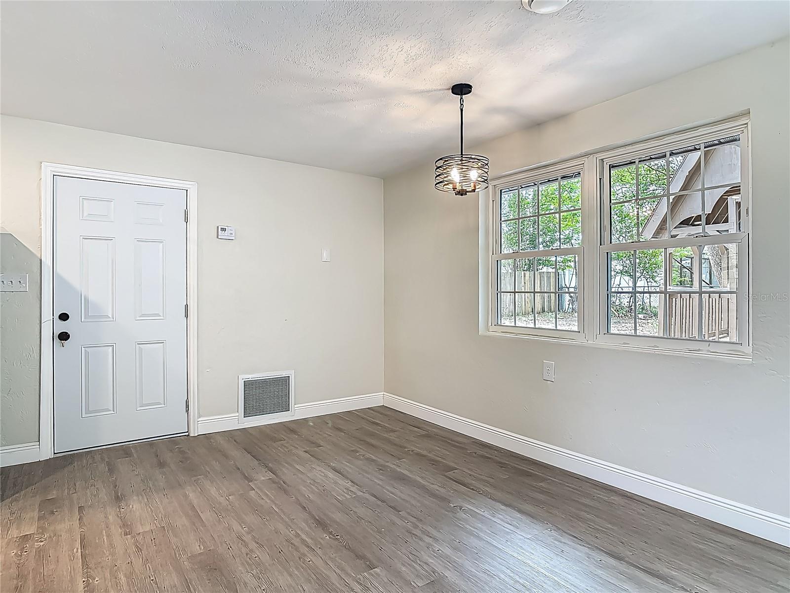 Image 17 of 55 For 1298 Scottsdale Drive