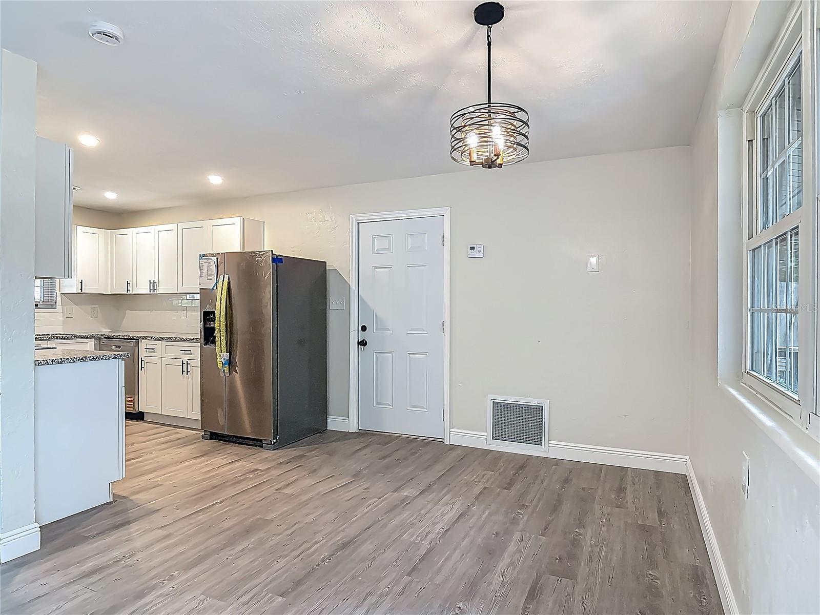 Image 18 of 55 For 1298 Scottsdale Drive