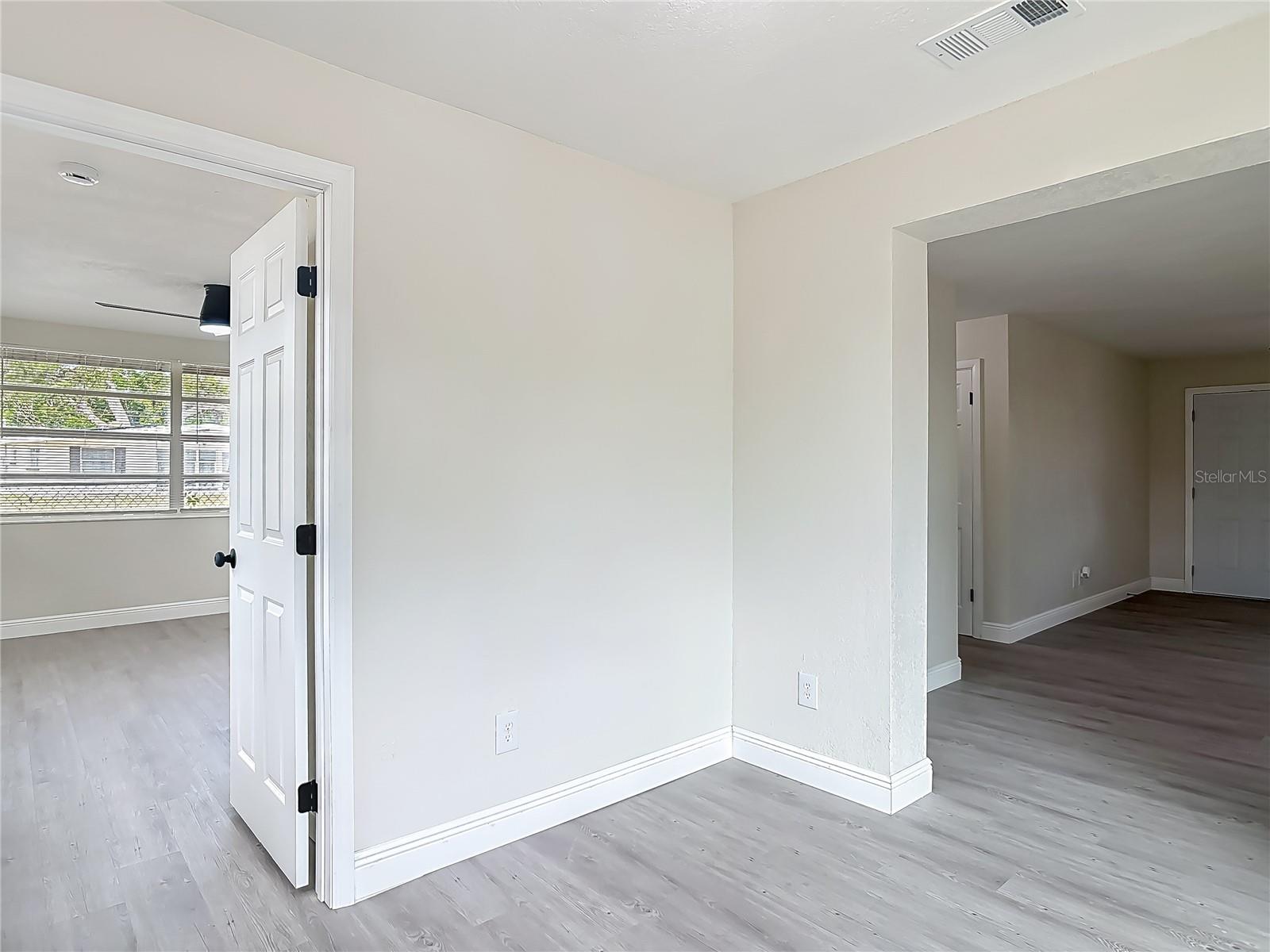 Image 26 of 55 For 1298 Scottsdale Drive