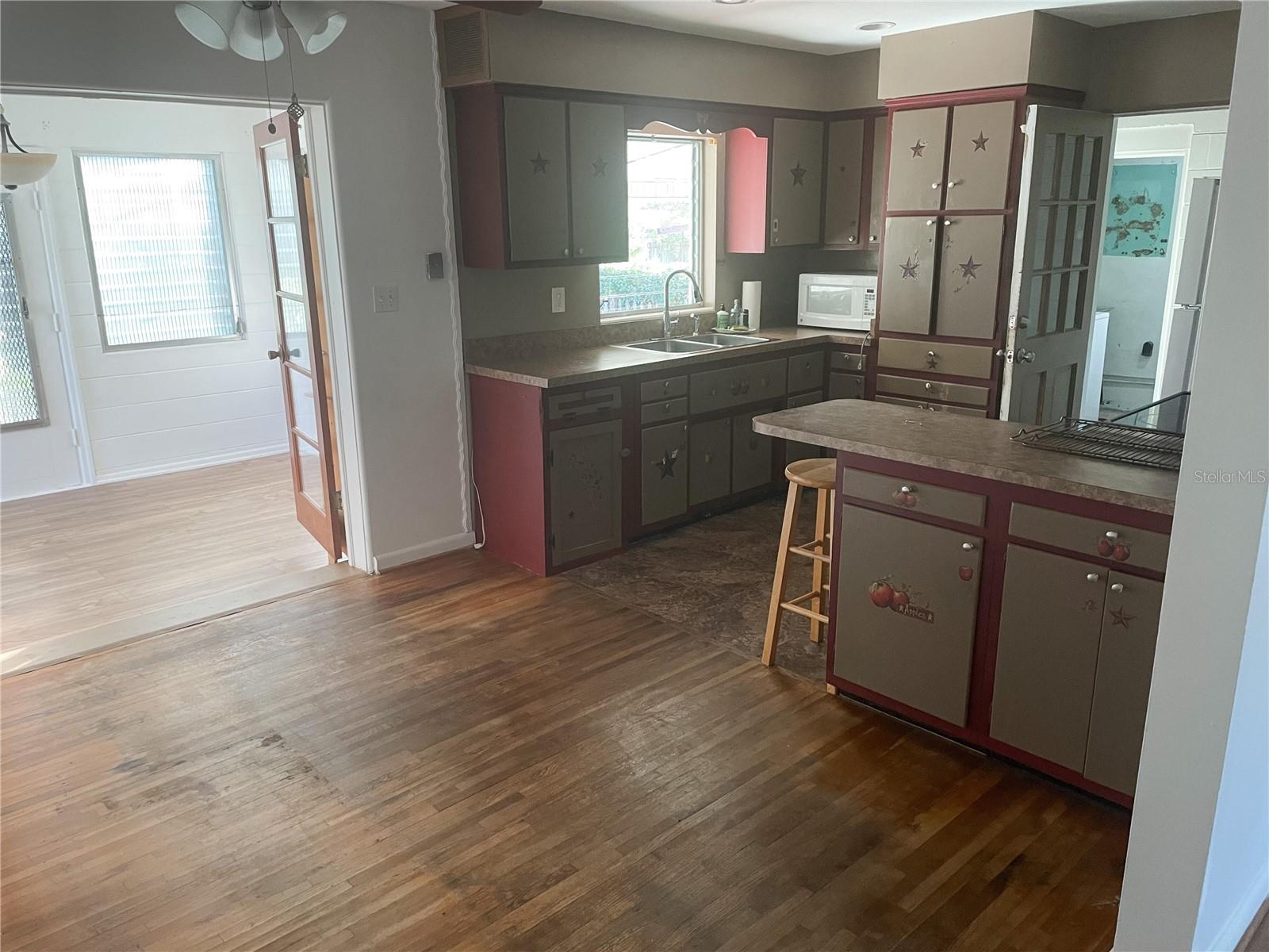 Image 3 of 14 For 766 Canovia Avenue