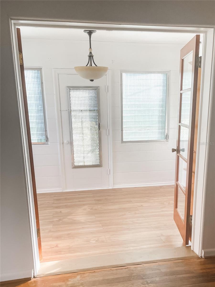 Image 4 of 14 For 766 Canovia Avenue