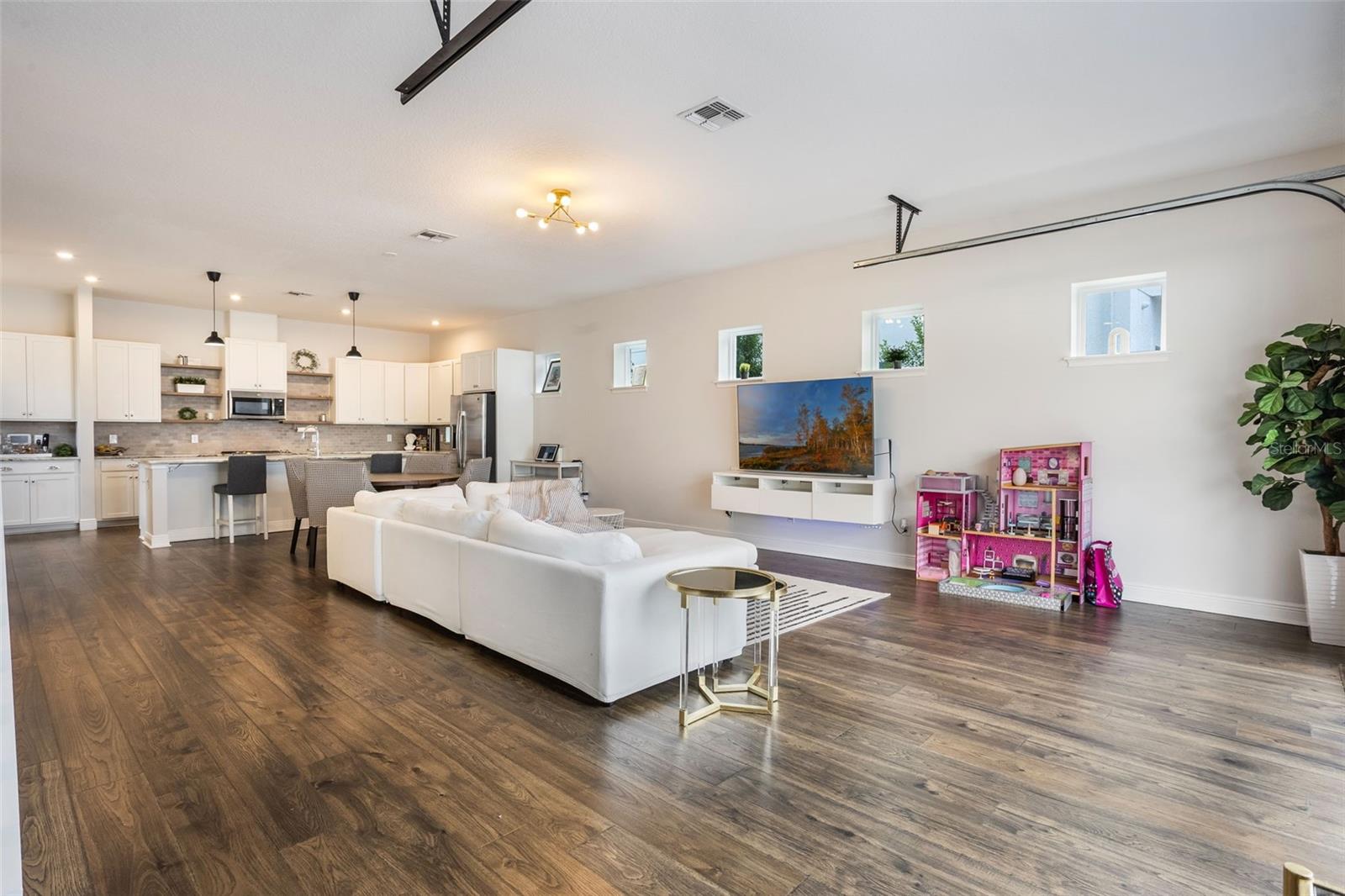 Image 6 of 38 For 9443 Merrifield Street
