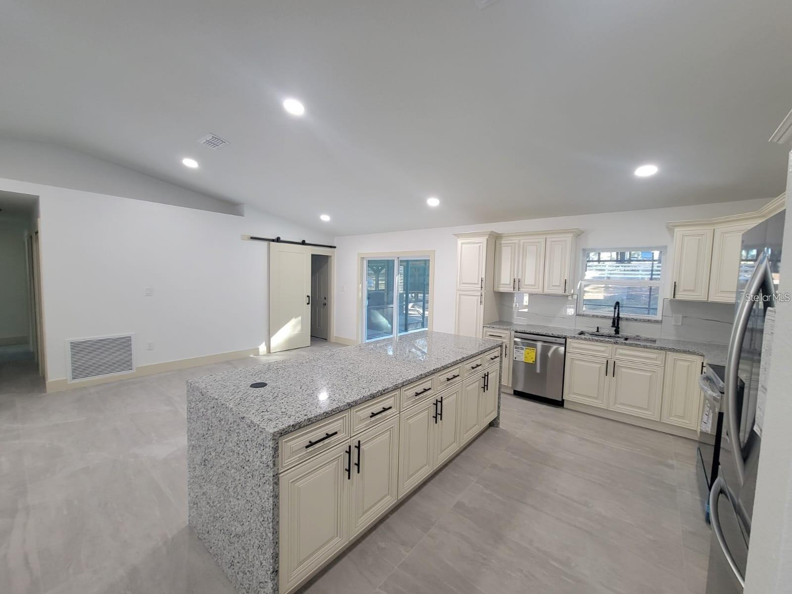 Image 4 of 8 For 16742 Se 165th Ave