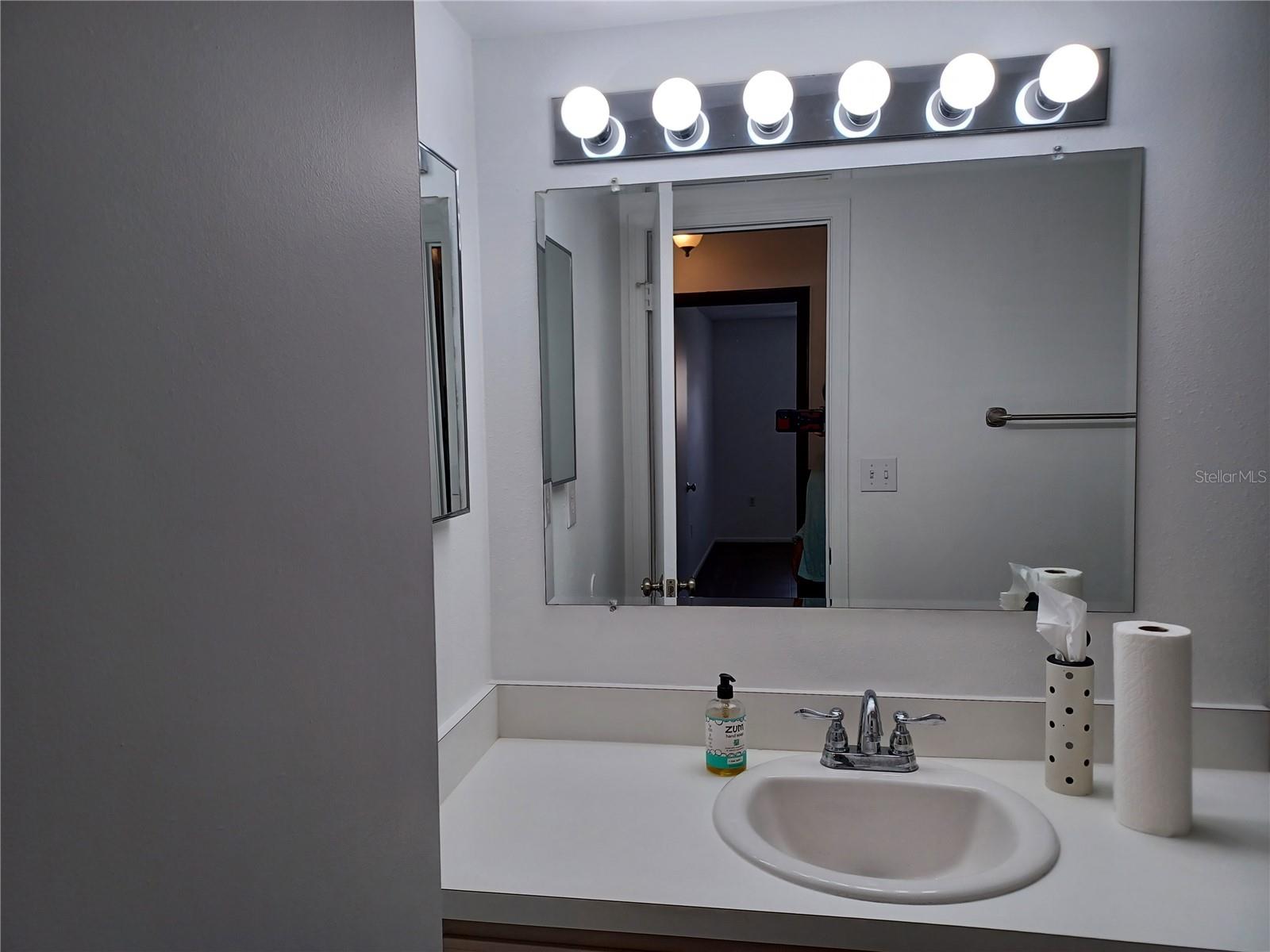 Image 18 of 31 For 207 Esplanade Way 101