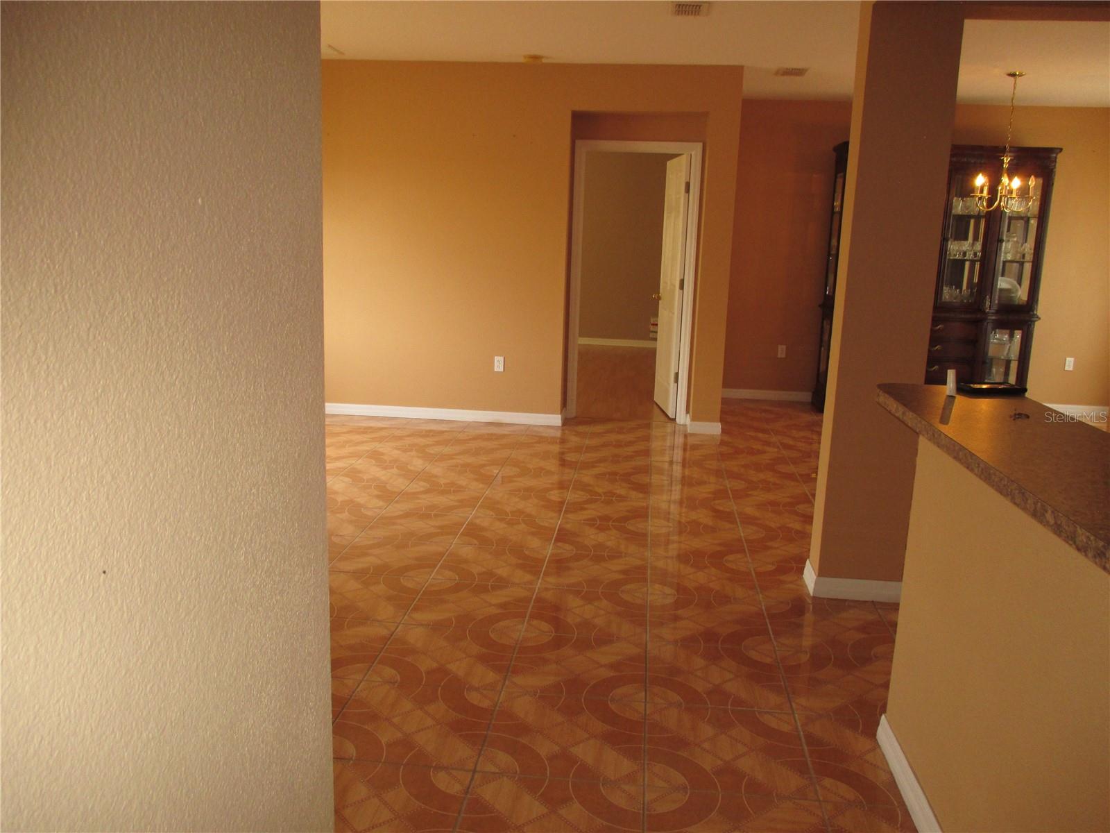 Image 2 of 5 For 824 Colville Drive