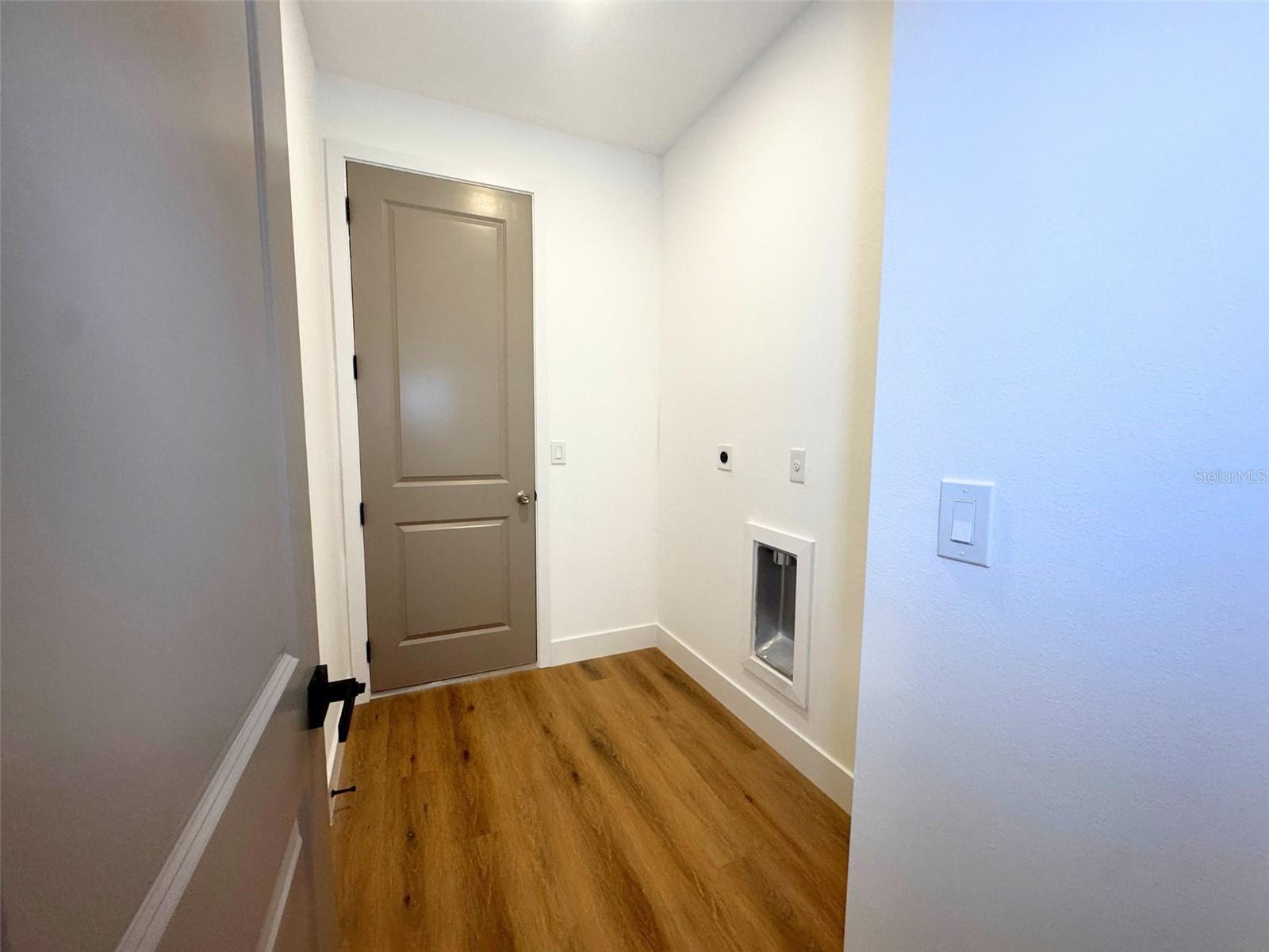 Image 13 of 21 For 410 Flat River Street Sw