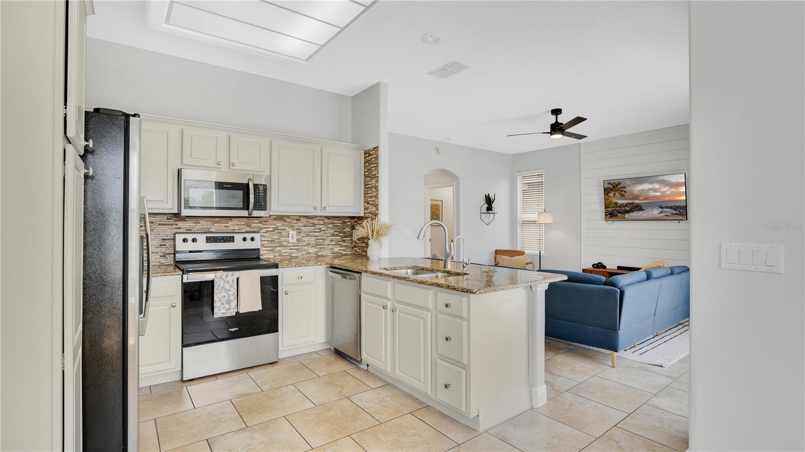 Image 11 of 41 For 726 Lake Biscayne Way