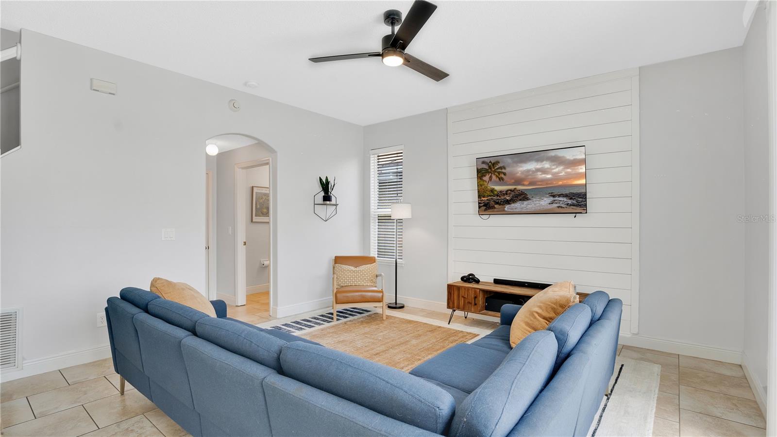 Image 14 of 41 For 726 Lake Biscayne Way