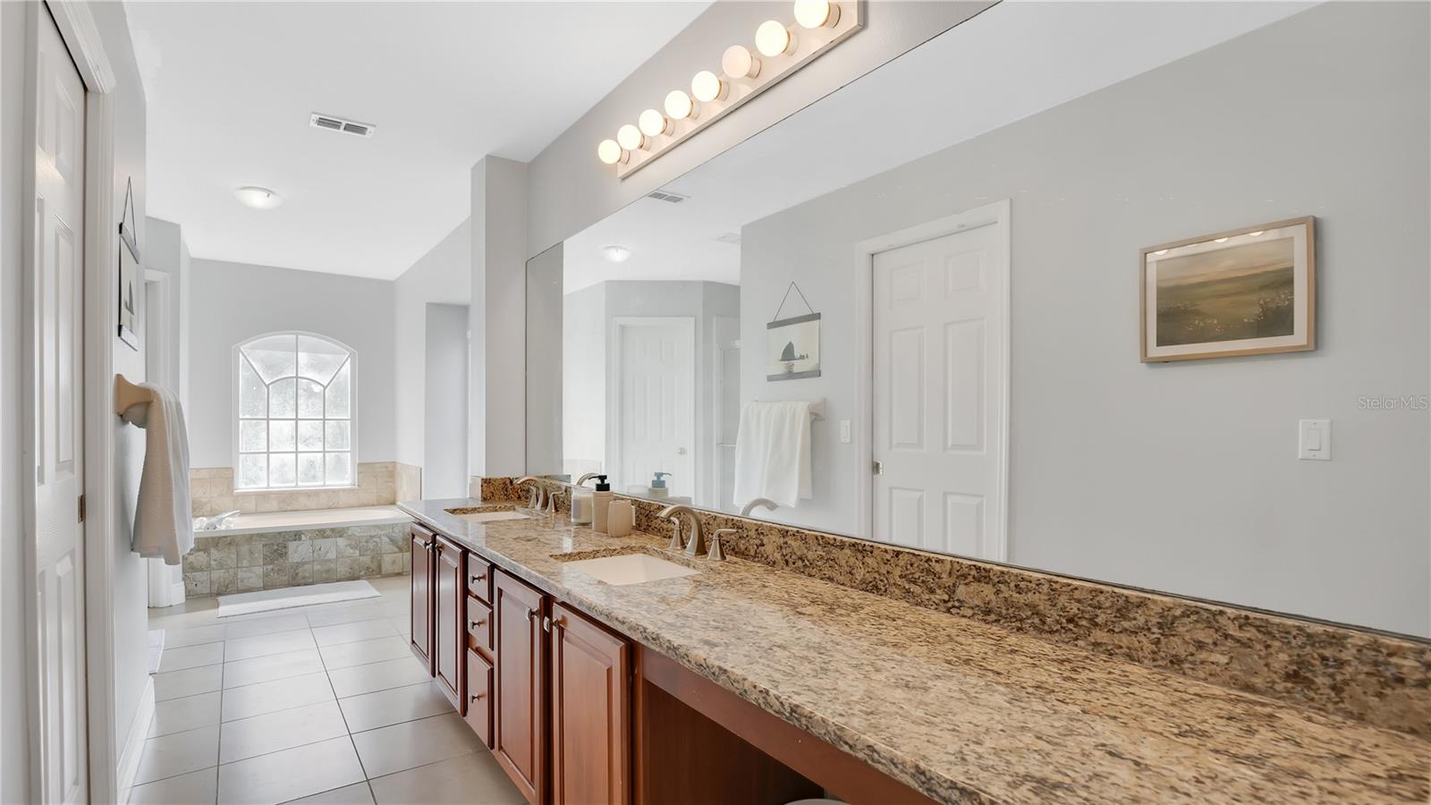 Image 19 of 41 For 726 Lake Biscayne Way