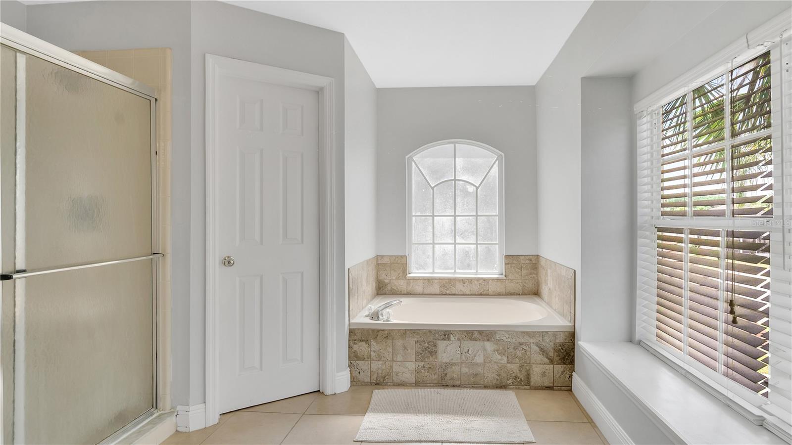 Image 20 of 41 For 726 Lake Biscayne Way