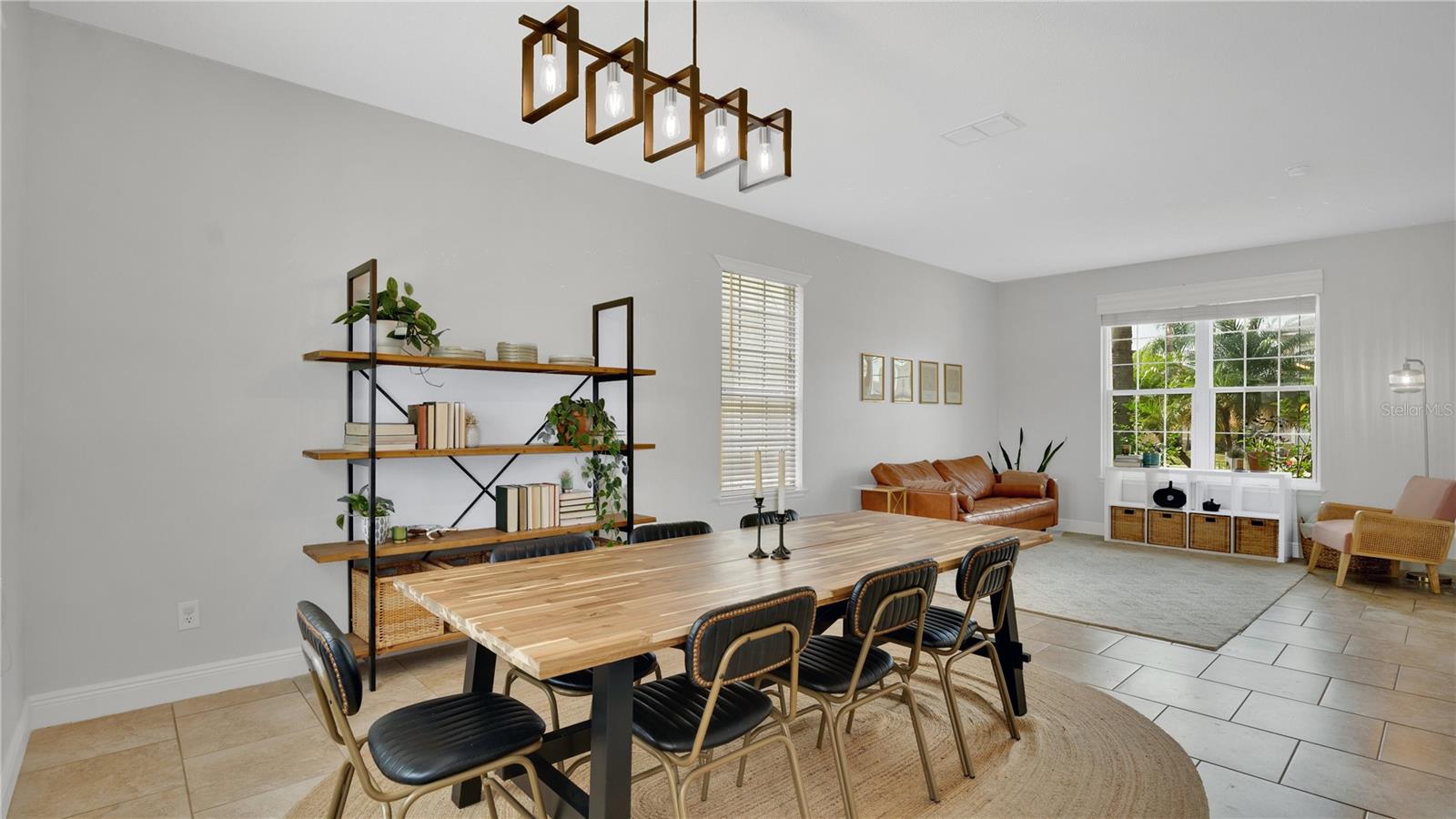 Image 9 of 41 For 726 Lake Biscayne Way