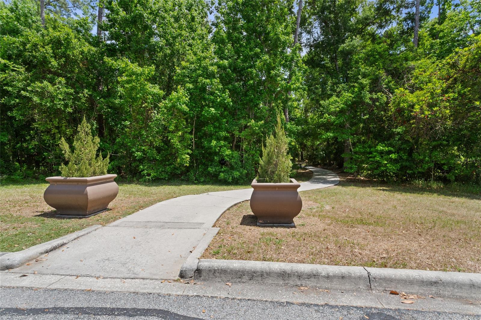 Image 3 of 40 For 754 Centervale Drive
