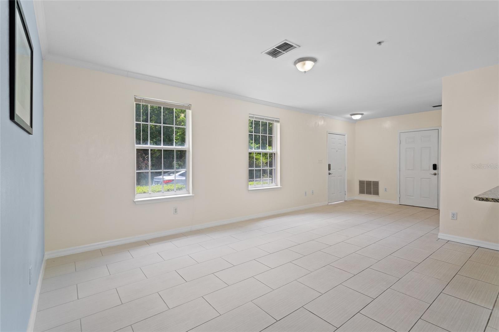 Image 4 of 40 For 754 Centervale Drive