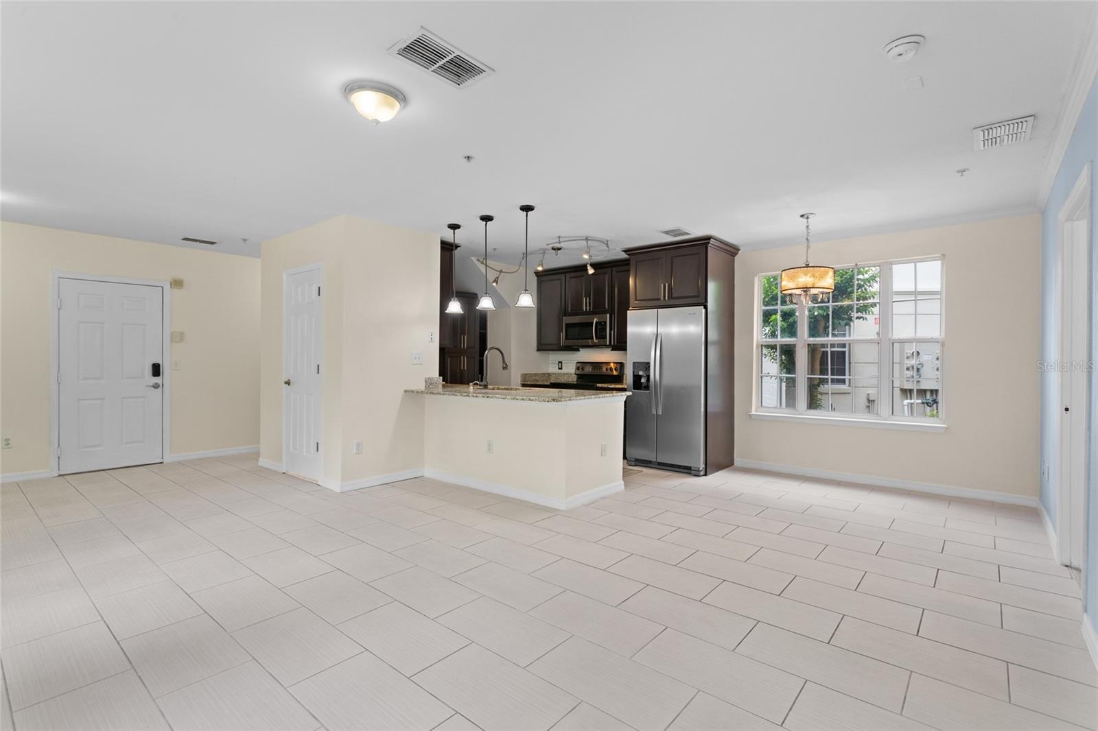 Image 5 of 40 For 754 Centervale Drive