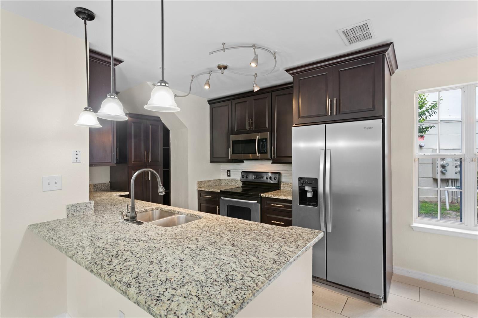 Image 6 of 40 For 754 Centervale Drive