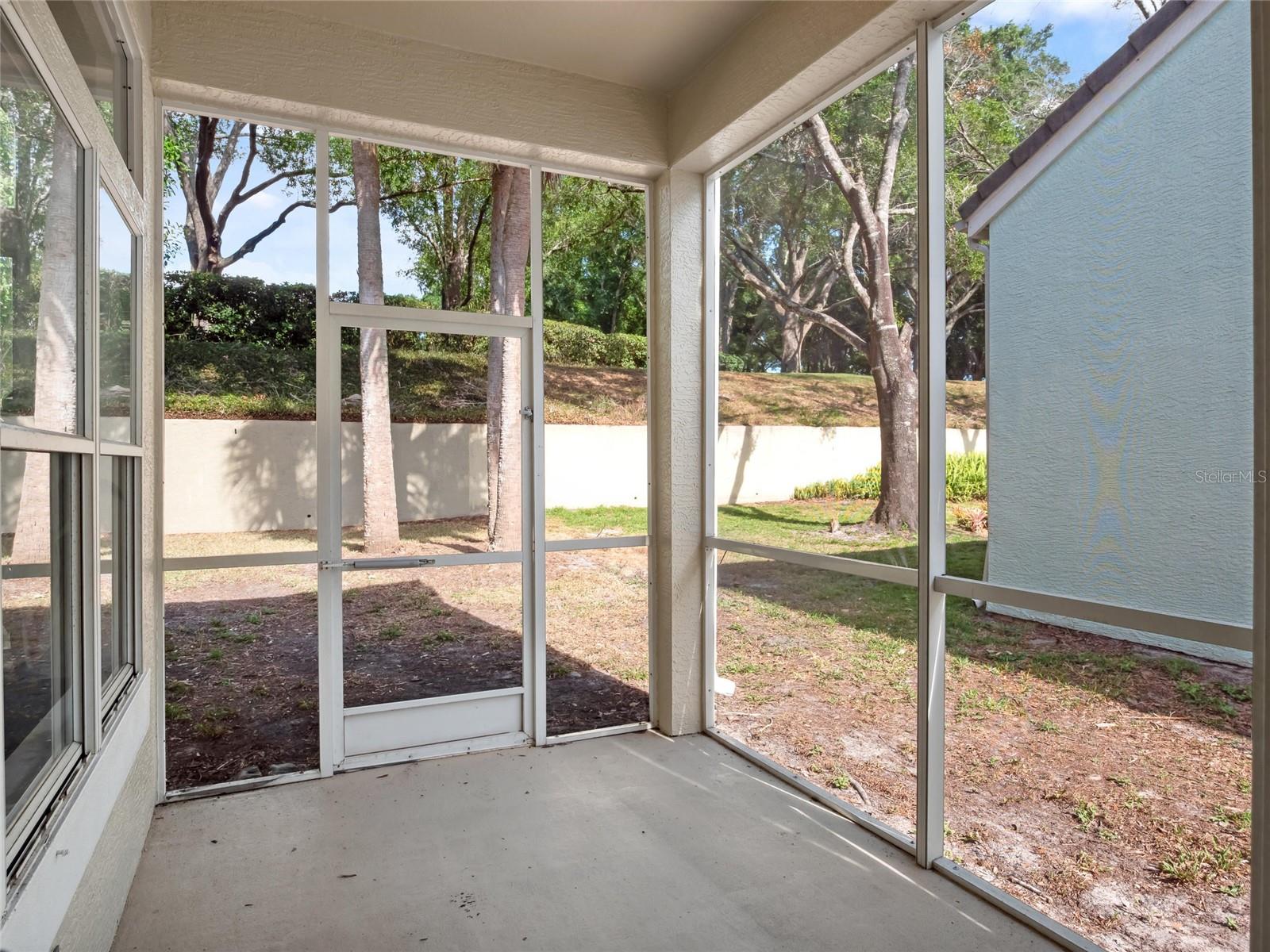 Image 18 of 40 For 220 Wimbledon Circle
