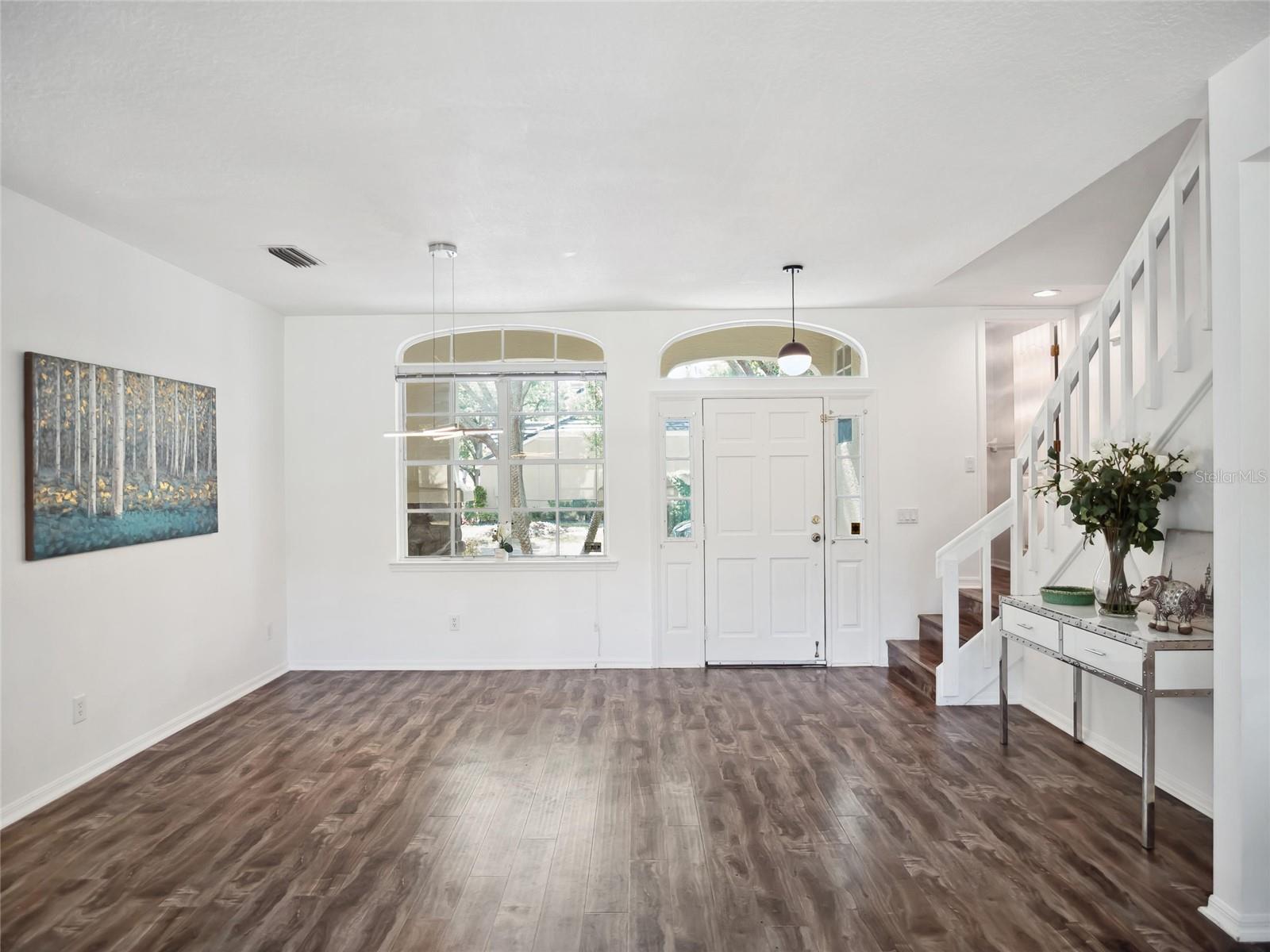 Image 6 of 40 For 220 Wimbledon Circle