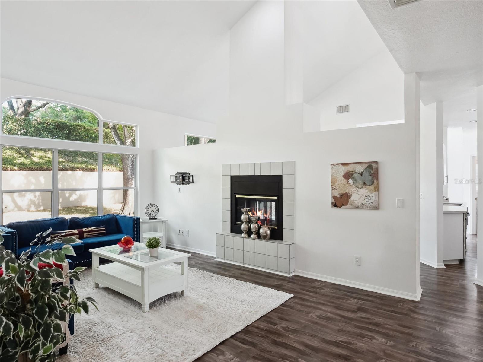 Image 7 of 40 For 220 Wimbledon Circle
