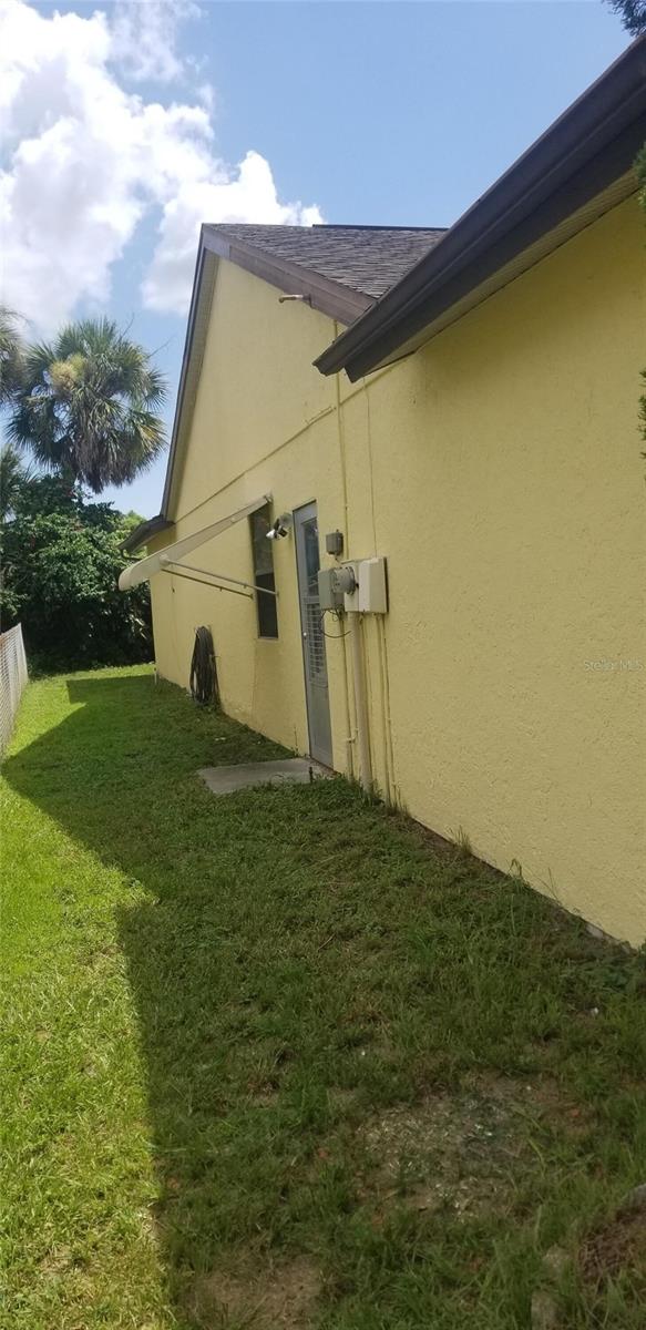 Image 4 of 28 For 7418 Riverbank Drive