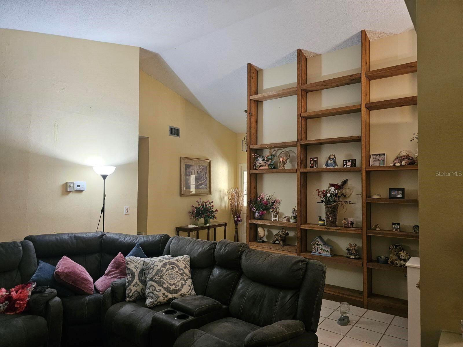 Image 5 of 28 For 7418 Riverbank Drive