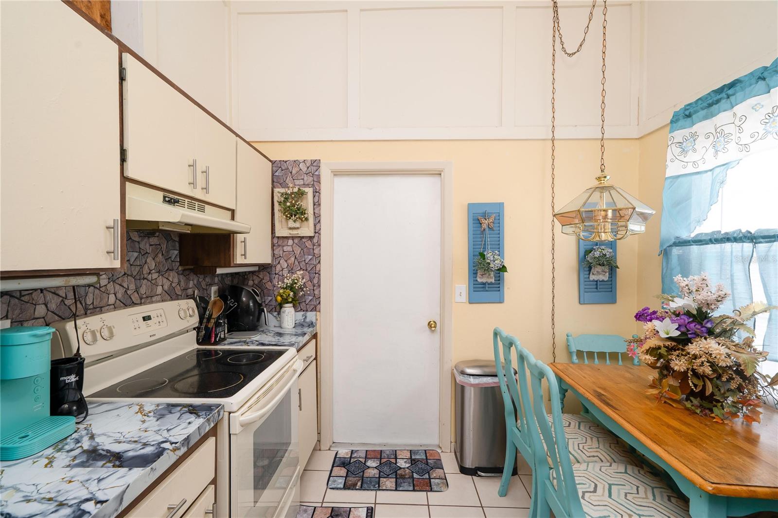 Image 9 of 28 For 7418 Riverbank Drive