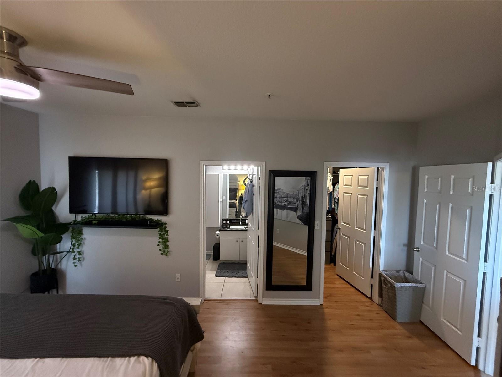 Image 17 of 20 For 4333 Bayside Village Drive 310