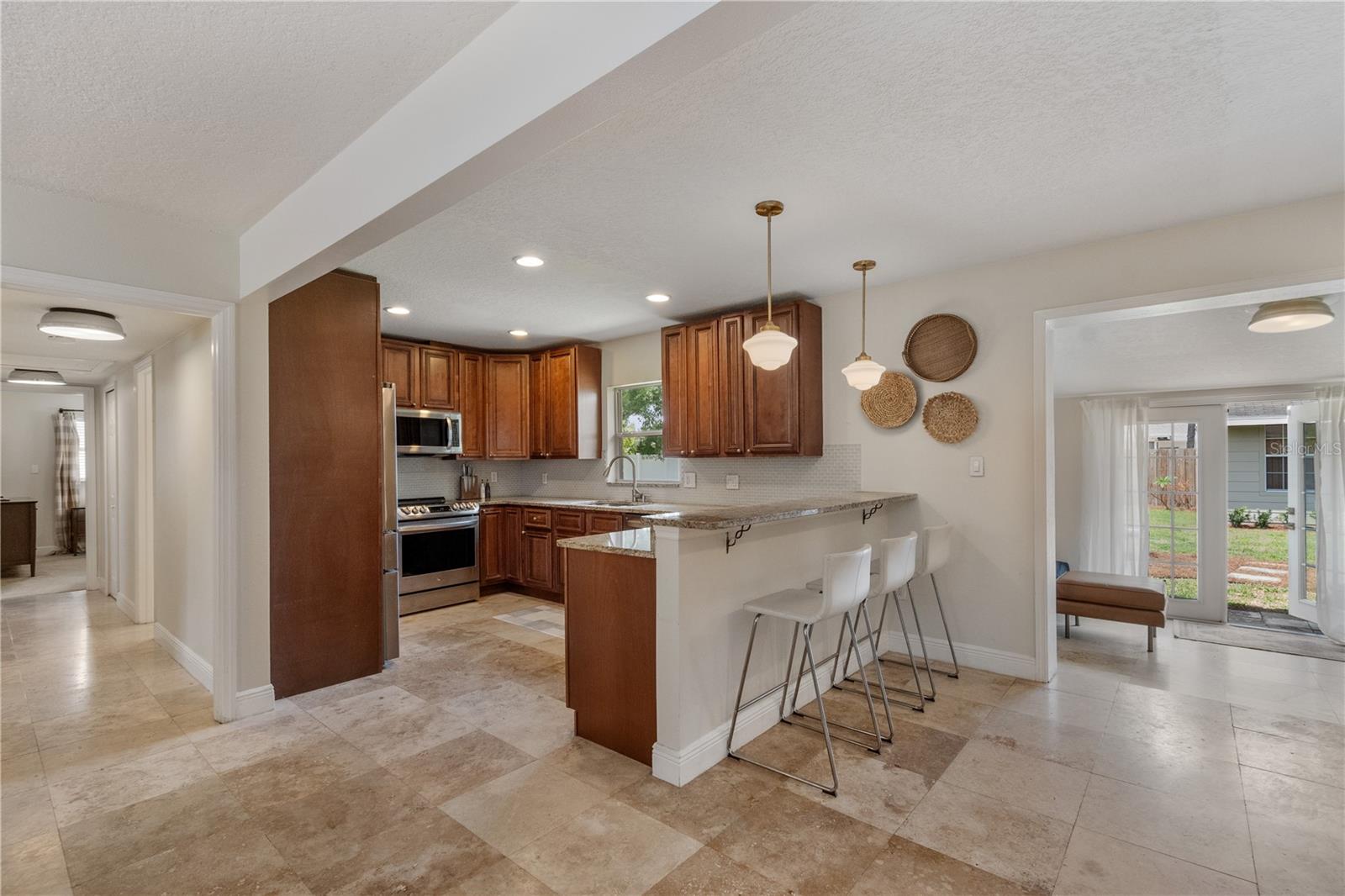 Image 11 of 51 For 417 Carvell Drive