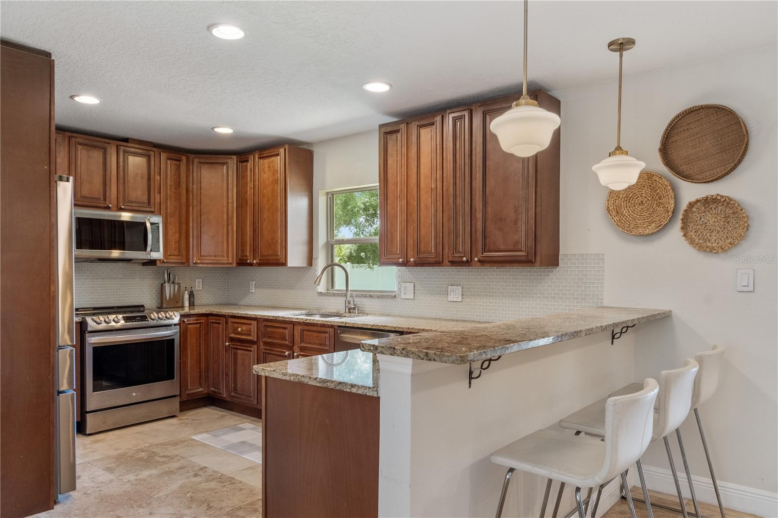 Image 12 of 51 For 417 Carvell Drive