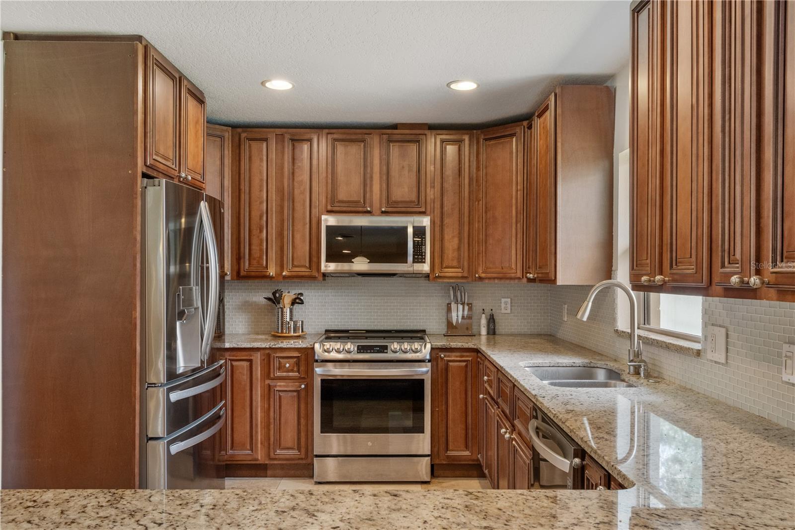 Image 15 of 51 For 417 Carvell Drive