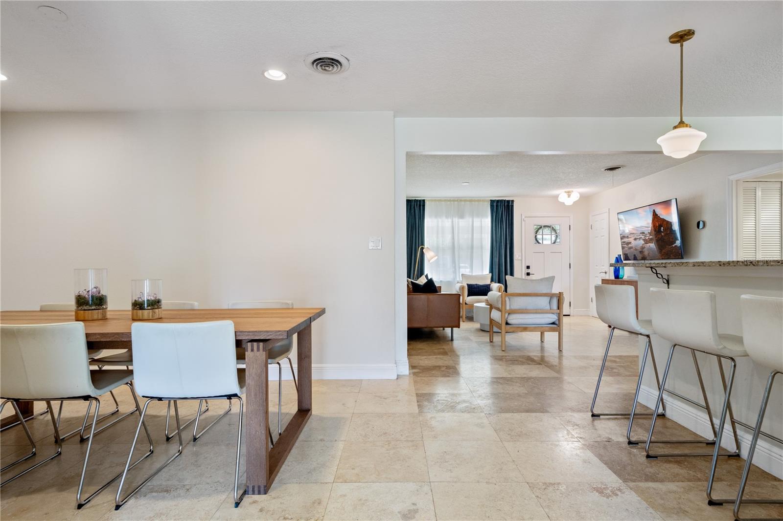 Image 18 of 51 For 417 Carvell Drive