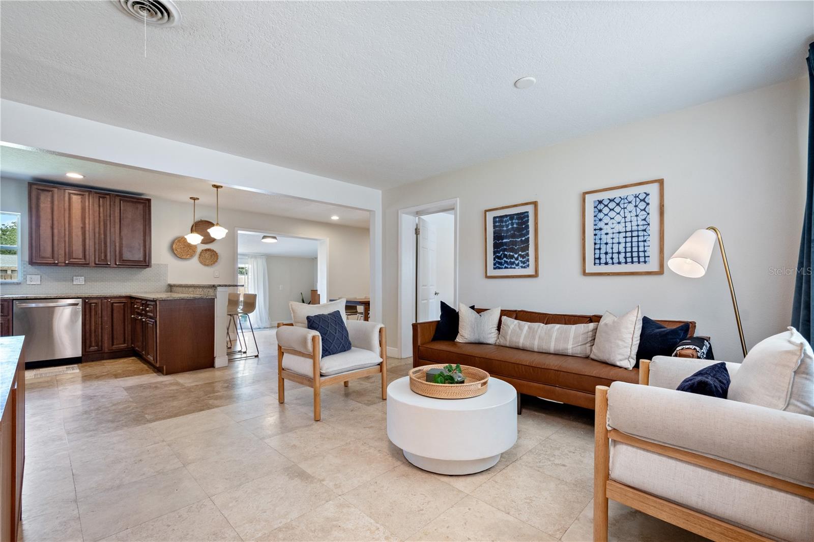 Image 22 of 51 For 417 Carvell Drive