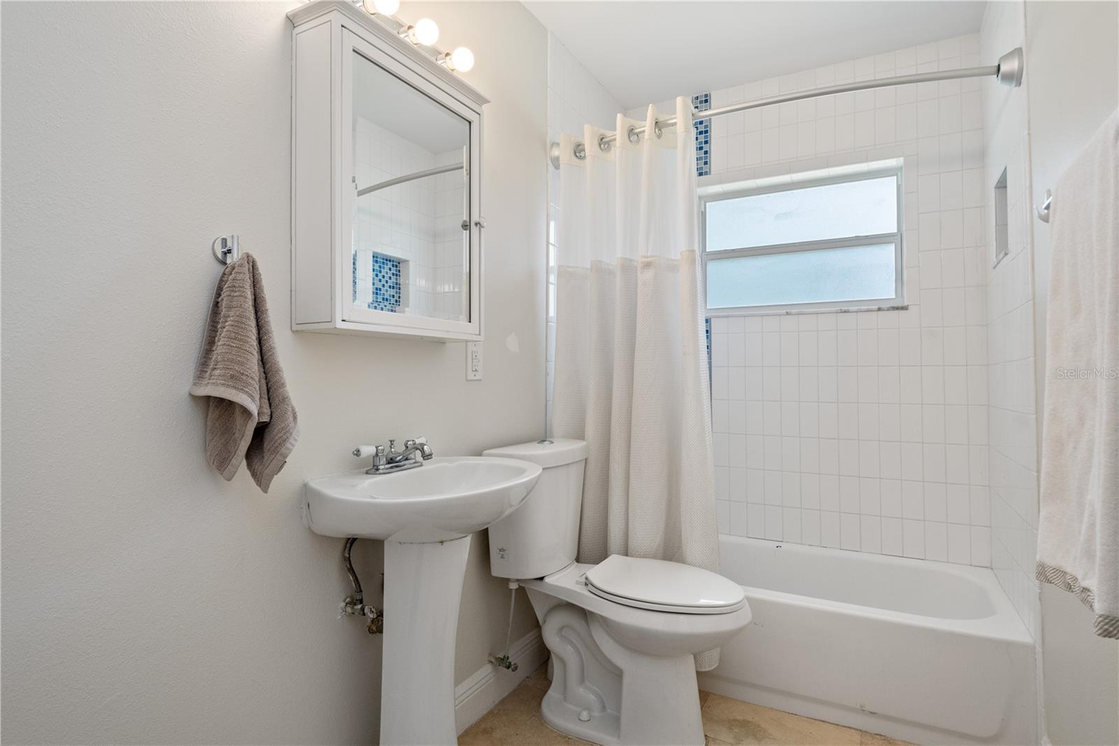 Image 38 of 51 For 417 Carvell Drive