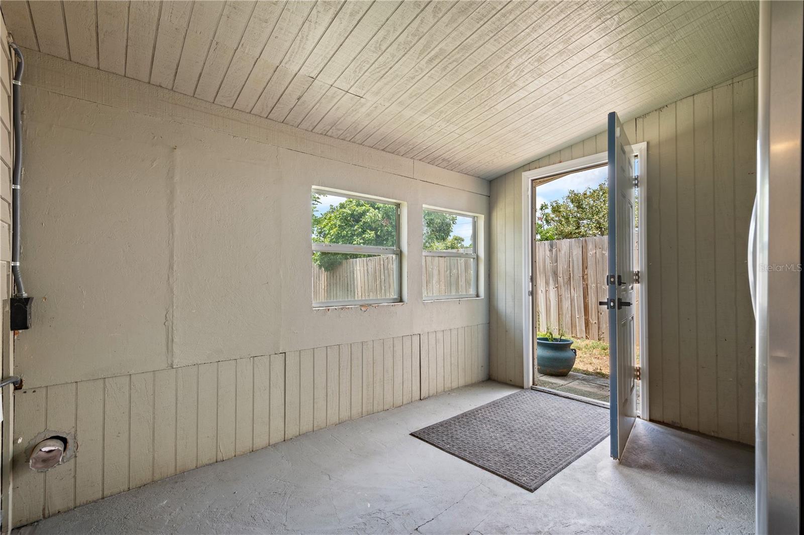 Image 43 of 51 For 417 Carvell Drive