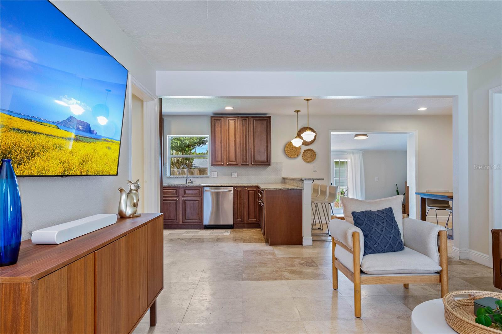 Image 7 of 51 For 417 Carvell Drive