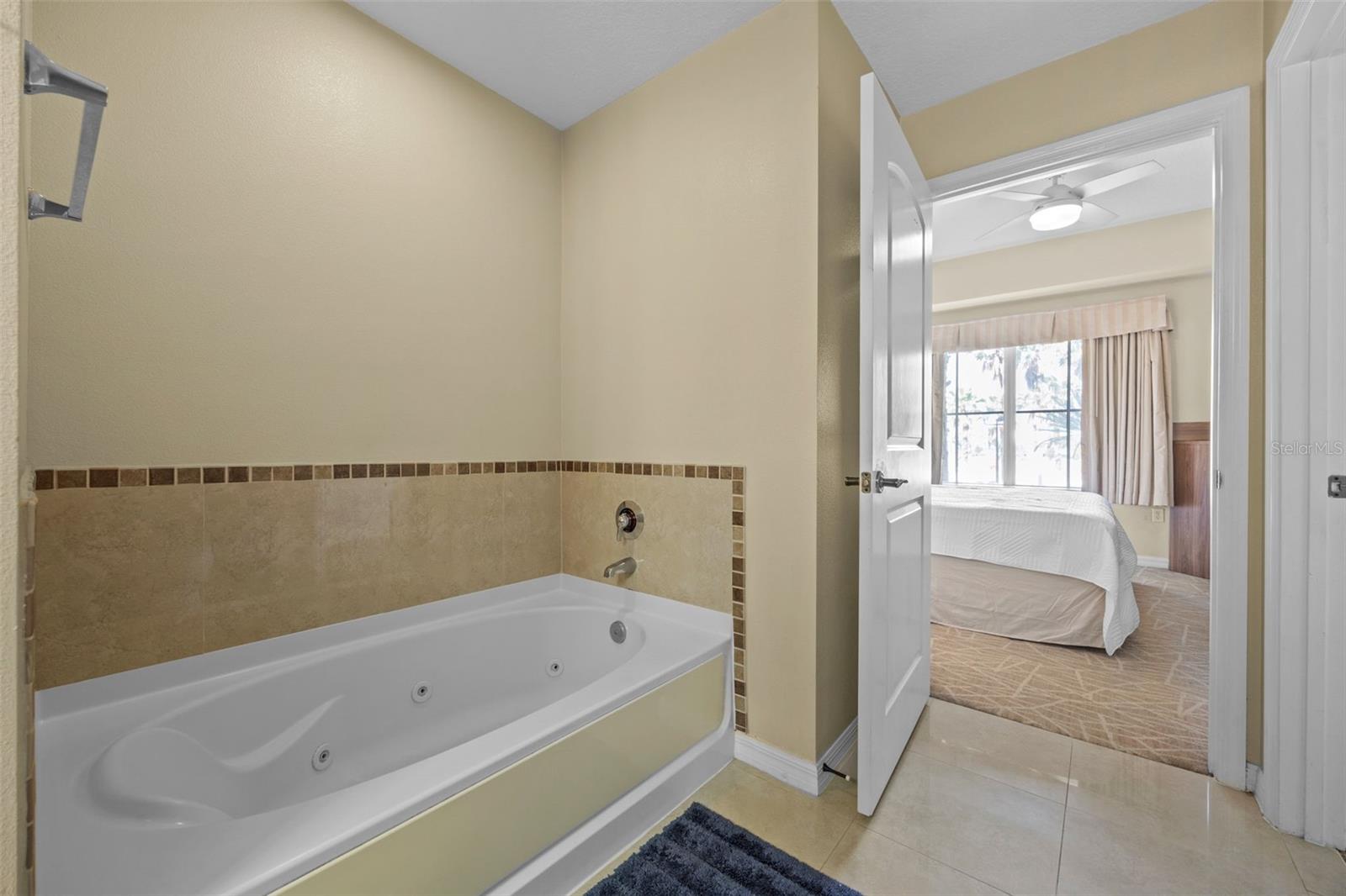 Image 26 of 43 For 7395 Universal Boulevard 203